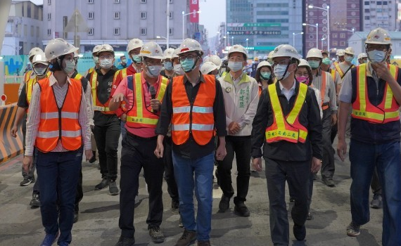中博高架橋引道拆除完工 陳其邁慰勞工程團隊、感謝市民