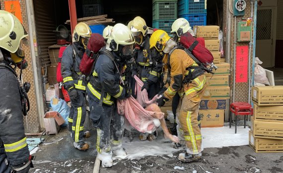 影/彰化市小型金屬烤漆工廠驚傳火災 濃煙釀1死2嗆傷