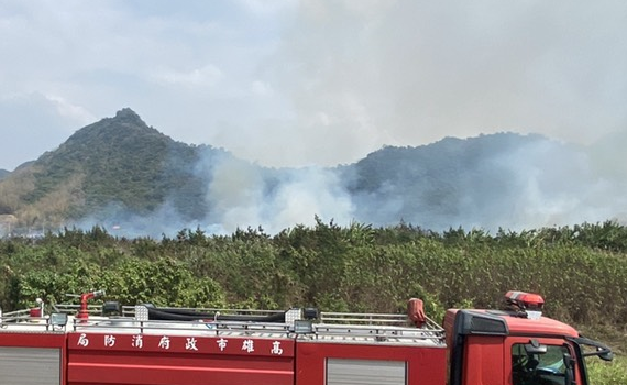 【直擊】南部《久旱不雨》釀災 大火「燃燒面積3公頃」 民目擊:10公里外驚見濃煙竄起