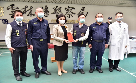 雲偵破毒品咖啡包分裝廠 張麗善特頒破案獎金表揚
