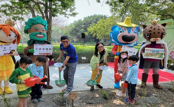 傳承客家文化 六堆文化園區植樹種下盤花