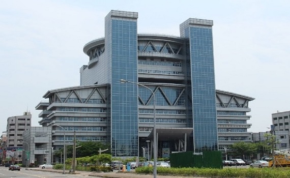 週刊報導嘉市長黃敏惠縱容貪汙心腹全家寄生市府 市府:依規定辦理