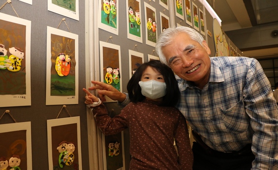 幼兒開畫展 義賣捐新北愛心大平台