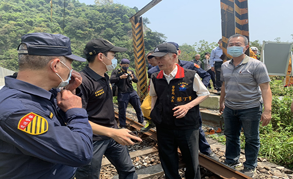 更新 ／工程車停車不當　導致太魯閣號發生事故 