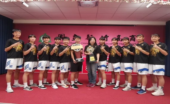 新竹高商女籃二連霸    勇奪全國高中乙級籃球聯賽冠軍     
