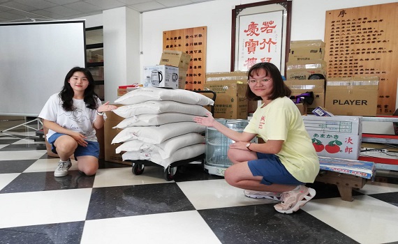 青少年克服怕髒瓶頸整理二手物 捐贈助弱勢