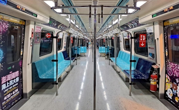 澎湖花火廣告吸睛 機場捷運大型POP提昇行銷效益
