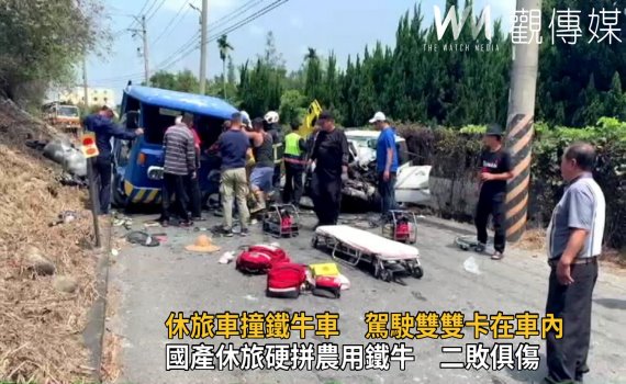 影／休旅車撞鐵牛車　駕駛雙雙卡車內動彈不得 