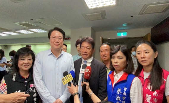 基隆市長林右昌訪南市議會    郭信良：希望「雨都」的雨南下 