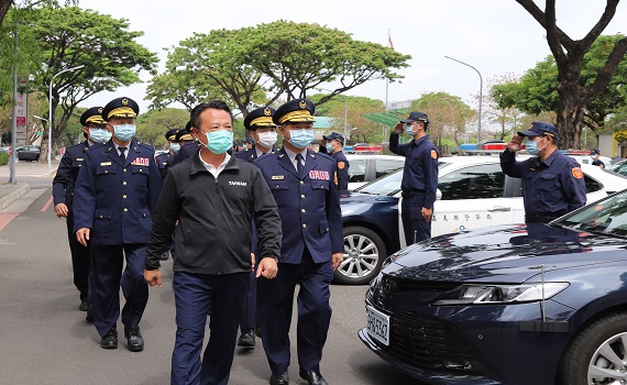 不法份子小心了 嘉縣警購新車翁章梁期許發揮效果打擊犯罪