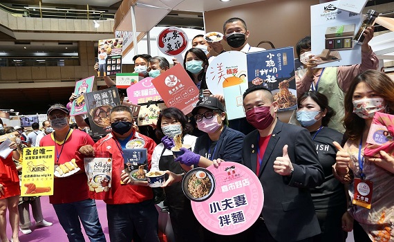 嘉市火紅美食齊聚 黃敏惠領軍博覽會曝光
