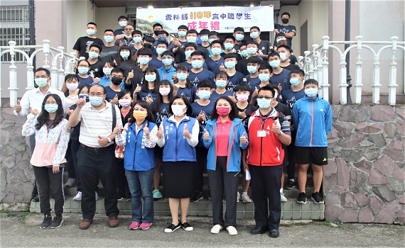 雲林高中職生成年禮登場 向山學習攀登高峰創未來