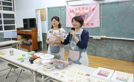 雙福姊妹花教作果凍花 社區婆媽溫馨體驗
