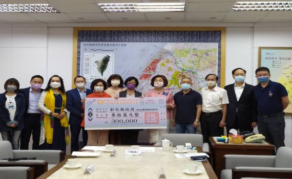 讓更多孩子學好英文 向日葵社福基金會捐贈雙語教材造福彰化學子