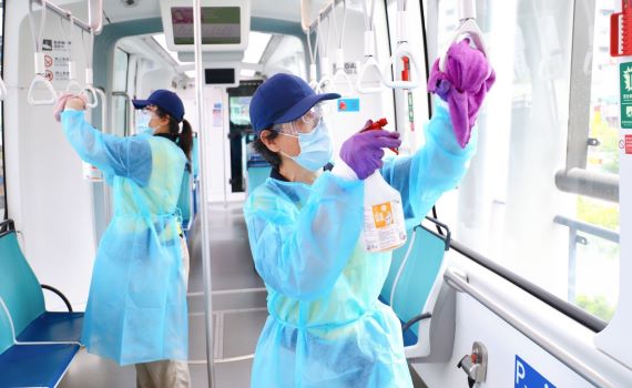 減少接觸風險 淡海輕軌到站改由司機員統一開門