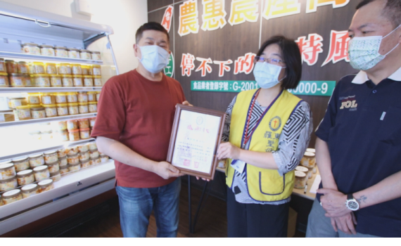 澎恰恰推崇水果黃金泡菜 捐贈義賣感謝醫護防疫辛勞