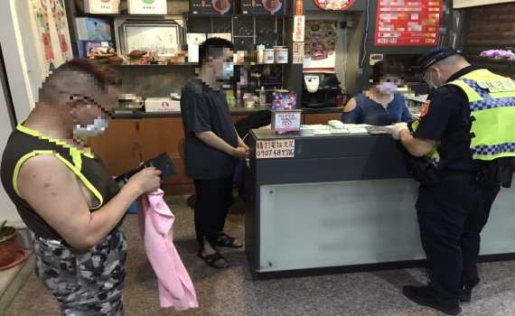 無視禁令!按摩館關門開燈營業 業者辯稱:學習指壓技巧