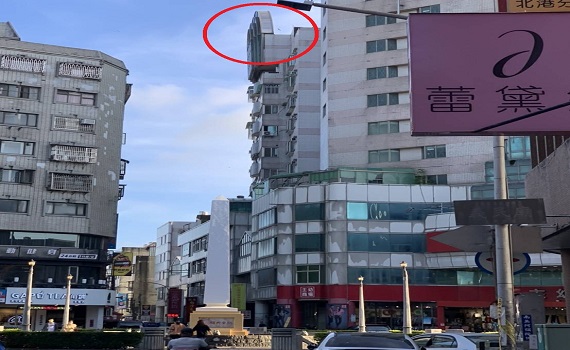 北港主幼大樓帷幕牆傾斜 封閉文化路圓環至36巷路段