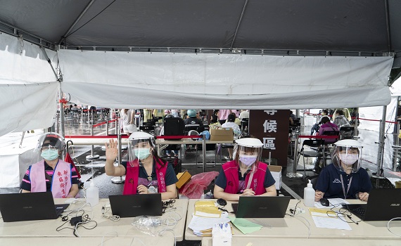 竹市將設4處疫苗施打站一日4千劑　 林智堅號召醫護、志工共組「防疫新竹隊」 