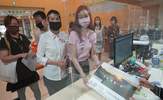 【峰吹草動】放下官威救救台灣吧!