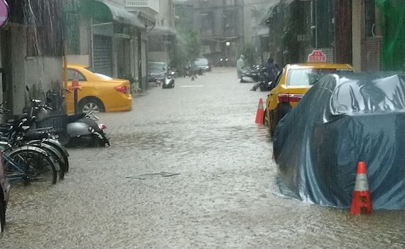 快訊/台北豪雨不停多處淹水 北市災變中心一級開設 