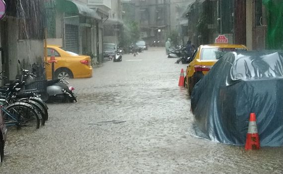 快訊/台北豪雨不停多處淹水 北市災變中心一級開設