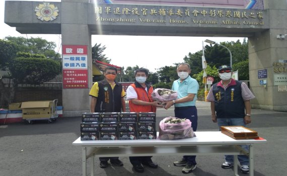 三軍常備士官互助會關懷榮家長輩 防疫期間端節贈粽展溫馨