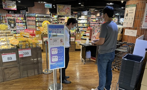 強化防疫措施 遠百確實執行 1人1坪空間