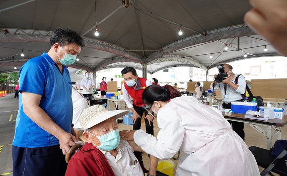 全國第一批長者疫苗竹市開打     逾6千位長者接種 