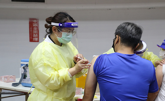 臺東首波8000劑疫苗15日開打 饒慶鈴:施打順暢民眾配合度高
