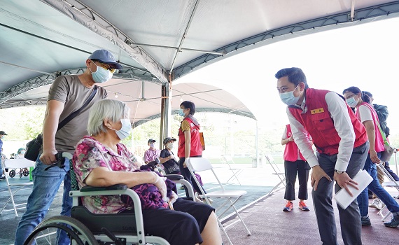 竹市1.1萬劑AZ疫苗已施打五成     80至82歲長輩15日接續開打 