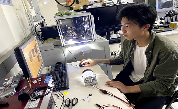 明新科大光電系葉宸瑜「遠近合一車燈」 全國專題競賽勇奪冠軍