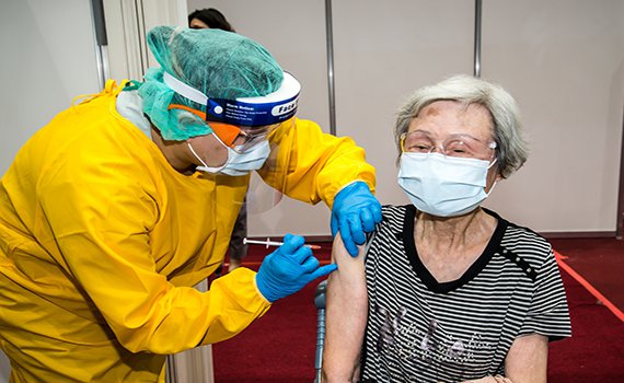 中央撥補9千劑 宜蘭下周三起82到87歲長者接續接種疫苗 