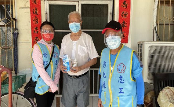 心繫袍澤 彰化縣榮服處榮欣志工關懷年長榮民伯伯陪伴抗疫守健康