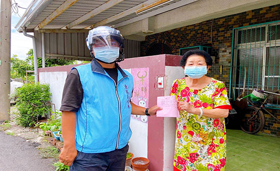 嘉義市高齡長者施打疫苗 民政團隊熊甘心