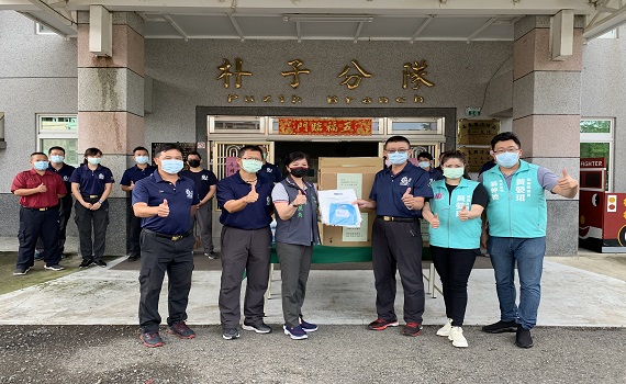 議員黃嫈珺領企業捐物資 挺防疫第一線人員