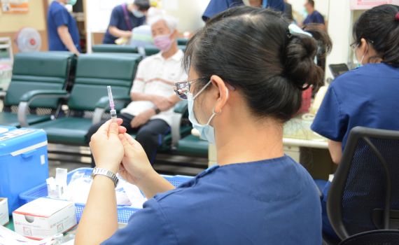 快訊/中央同意澎湖約2,500位第9類對象提前施打疫苗