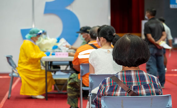 印度變種病毒入侵民眾施打疫苗爆人潮 宜縣府籲請依通知單順序接種