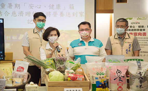 暖心暖胃愛加碼 宜縣府攜手慈濟暑假期間贈物資助弱勢學童