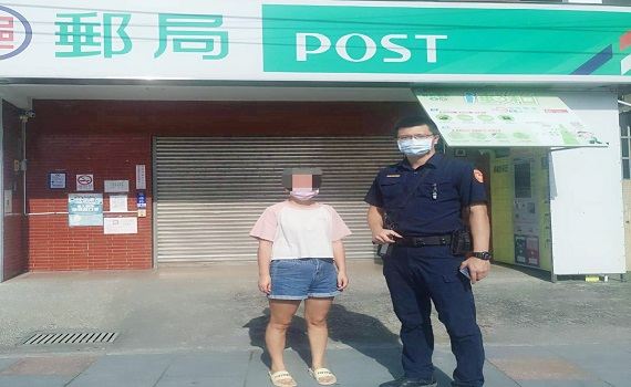 詐騙手法層出不窮年輕女子險失金  北港巡警即時攔阻匯款 