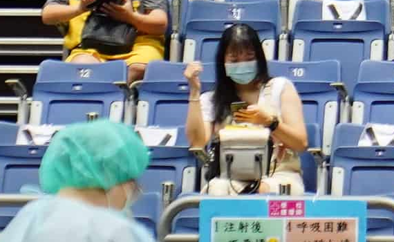 高雄巨蛋疫苗接種站 31組流行音樂《藝人獻聲》