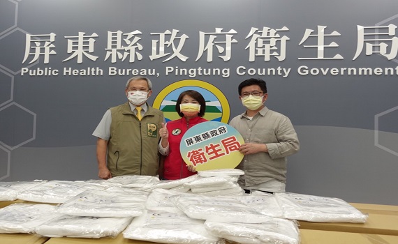 同島一命! 鄭宏輝贈屏東兩千件防護衣 嚴防印度變種病毒