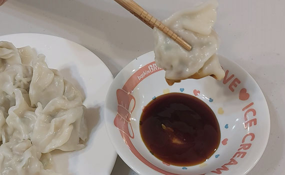 影/疫情不能辦桌 總鋪師在家包水餃消費者秒殺