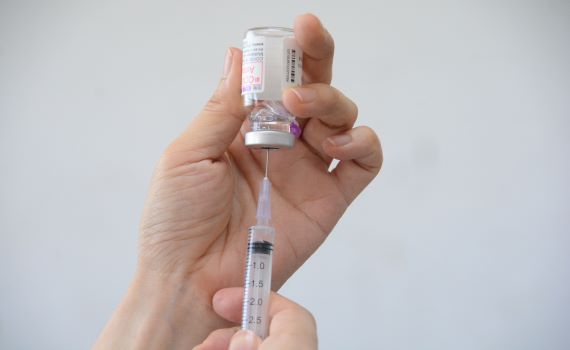 大利多 楊曜宣布三週內有21,000劑AZ疫苗在澎接種