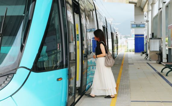 通勤人潮增多 淡海輕軌尖峰時段縮短班距