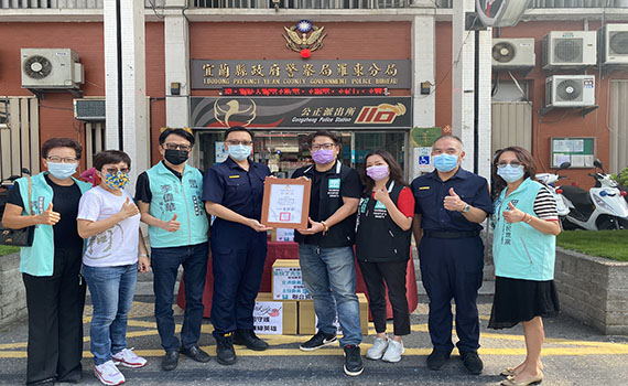 降級不鬆懈感謝警察同仁執勤辛勞 民眾黨捐贈宜蘭警方防疫物資
