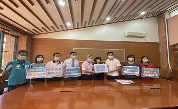 宜縣議會民進黨團媒合企業捐基層診所隔離衣
