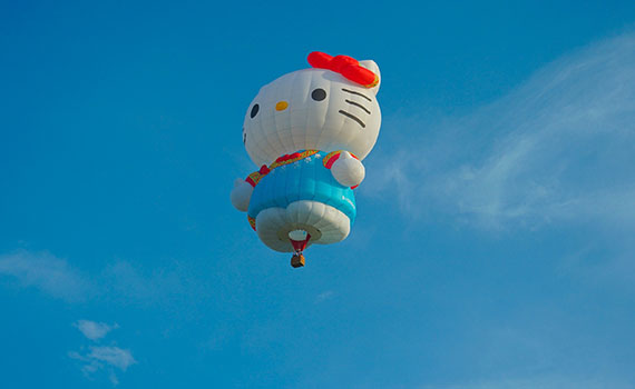 警戒降級全臺第一個大型活動登場 臺東HELLO KITTY熱氣球升空了