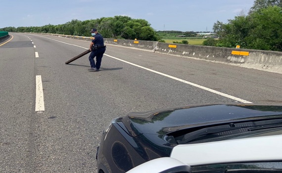 木條橫置快速道路 北港警速排除防意外發生