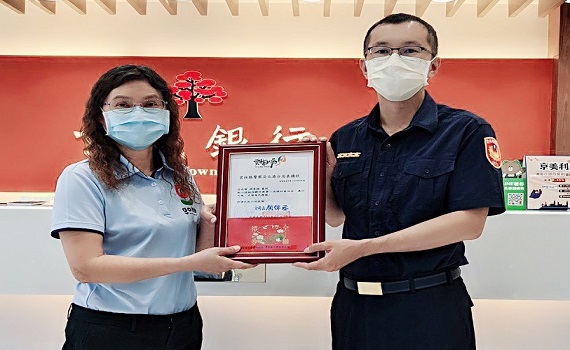 嚴守最後一道防線 北港警長顏偉丞頒感謝狀